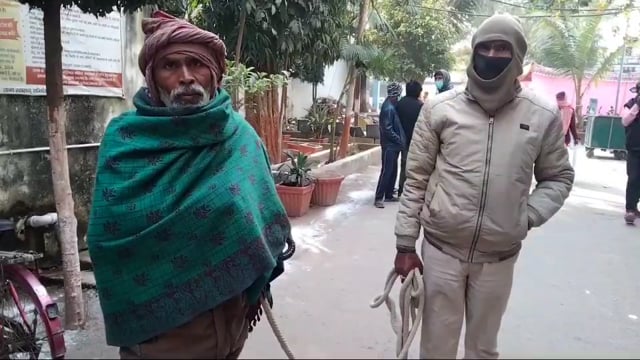 नूरसराय थाना क्षेत्र के कारू बीघा डोकरा पर गांव से शराब केस में फरार एक आरोपी को पुलिस ने किया गिरफ्तार