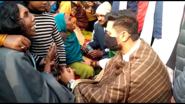 जहरीली शराब से मरने वाले परिवारों के बीच पहुंचे चिराग पासवान, कहा, बिहार में लगे राष्ट्रपति शासन