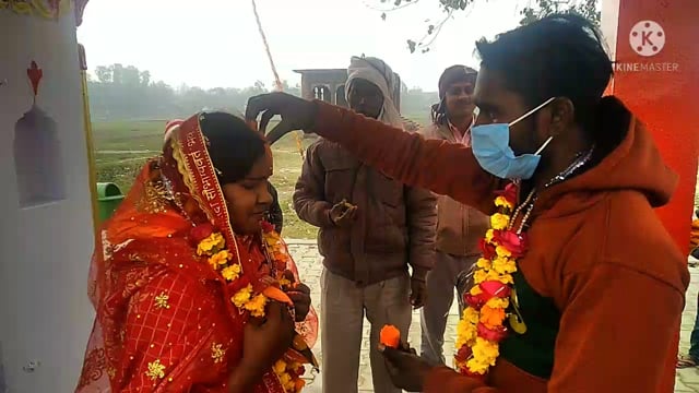 प्रतापगढ़ जिले के बाघराय थाना क्षेत्र के अवतार पुर गांव में प्रेमी के घर पहुंचकर प्रेमिका ने रचाई शादी