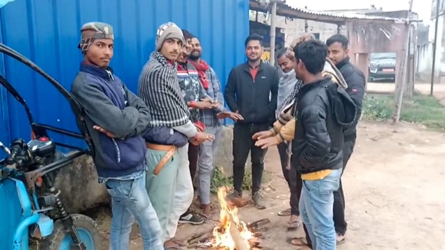 अचानक बढ़ी ठंड से जनजीवन अस्त व्यस्त।