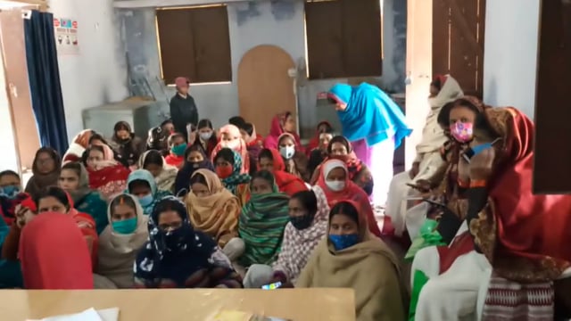 प्रशिक्षण के दौरान आंगनबाड़ी सेविका को दी गई जानकारी।