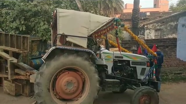 टाउन थाने के समीप ओवरलोड ट्रैक्टर अनियंत्रित होकर पलटी