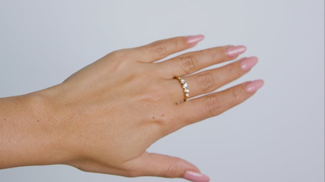 Graduated Diamond Band - Video