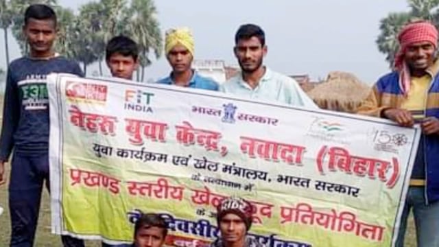 नारदीगंज प्रखंड के कोसला पंचायत के फतेहपुर गांव के मैदान में नेहरू युवा केंद्र ने कराया प्रखंड स्तरीय खेलकूद प्रतियोगिता