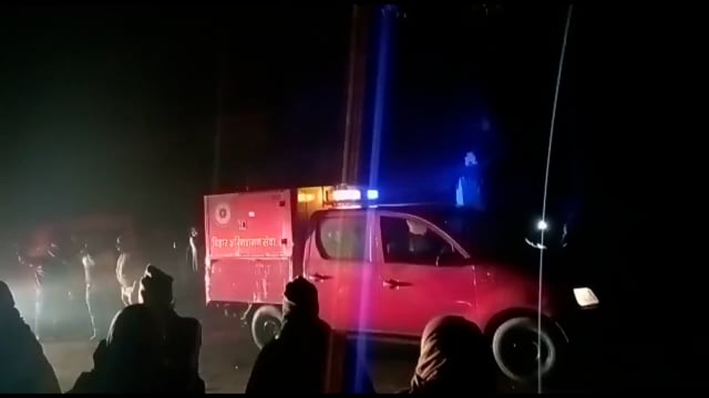 सिरदला प्रखंड के नवाबगंज मोड पर एक दुकान में अचनाक लगी आग लाखों रुपए की संपत्ति जलकर हुई राख