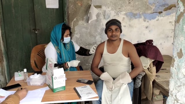 कोरोना बूस्टर डोज के टीकाकरण को लेकर गोगरी थाना परिसर में किया गया टीकाकरण शिविर का आयोजन