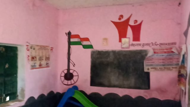 भीषण ठंड में भी खुले हुए हैं आंगनबाड़ी केंद्र।