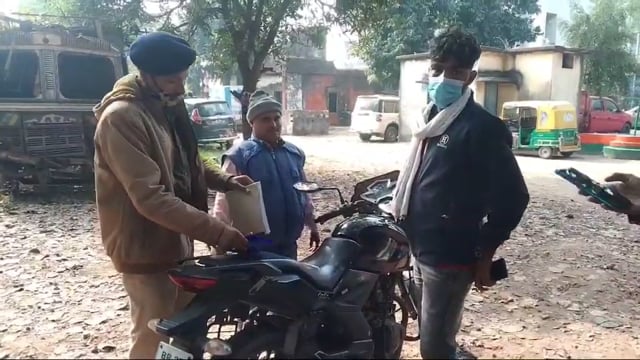नूरसराय थाने के समीप चलाया गया सघन वाहन चेकिंग यातायात उल्लंघन के मामले में बाइक चालक से वसूला गया 1000 का जुर्माना