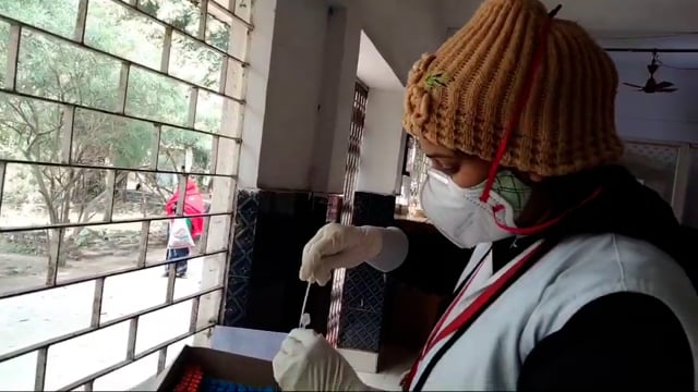 नूरसराय प्राथमिक स्वास्थ्य केंद्र में रैपिड एंटीजन कीट से 60 लोगों को किया गया कोरोना जांच
