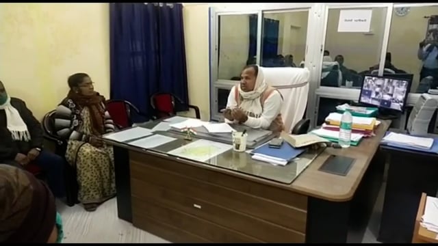 सिरदला प्रखंड विकास पदाधिकारी ने प्रखंड कर्मियों के साथ की बैठक