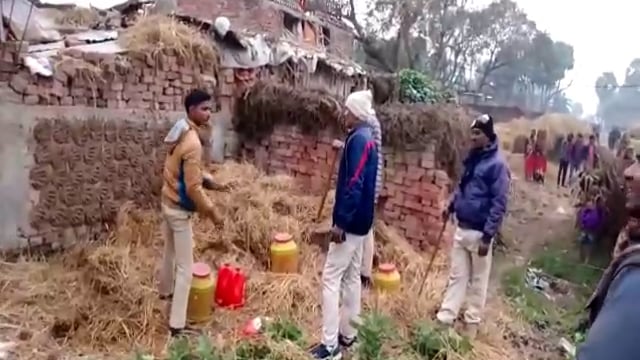 हिलसा थाना क्षेत्र के अकबरपुर गांव में पुलिस ने छापामारी कर 10 लीटर शराब व उपकरण किया बरामद