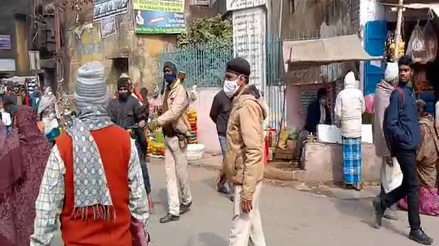 हिलसा थाना गेट के सामने पुलिस ने चलाया बाहन चेकिंग अभियान,वसूला गया जुर्माना