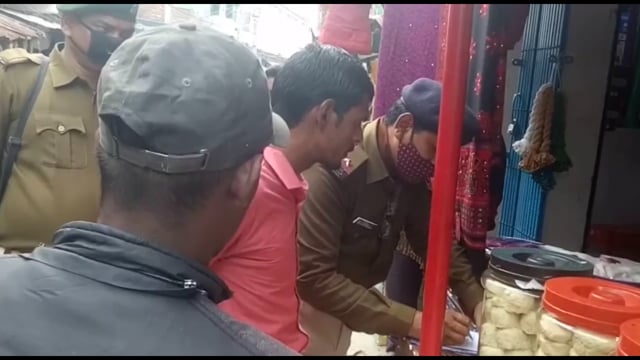 लखीसराय जिले के चानन पुलिस ने चलाया मास्क जांच अभियान बगैर मास्क लगाए जा रहे लोगों से वसूली गई जुर्माने की राशि