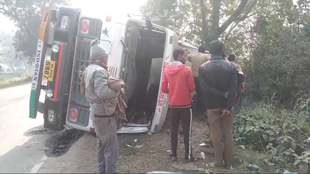  नूरसराय थाना अंतर्गत डोईया गांव के समीप अनियंत्रित होकर टैंकर पलट गया बाल-बाल बचा ड्राइवर