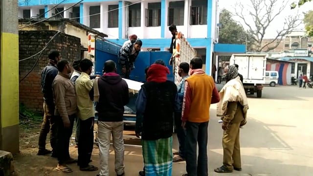 प्याज रोपने जा रही थी एक महिला पीछे से ट्रैक्टर वालों ने ठोकर मारा जगह पर मृत्यु हो गई घटना दरखा अलीगंज का है