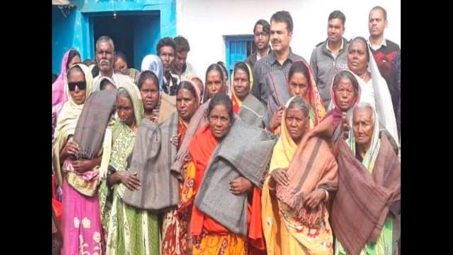 सोनबरसा में असहाय के बीच कंबल का वितरण