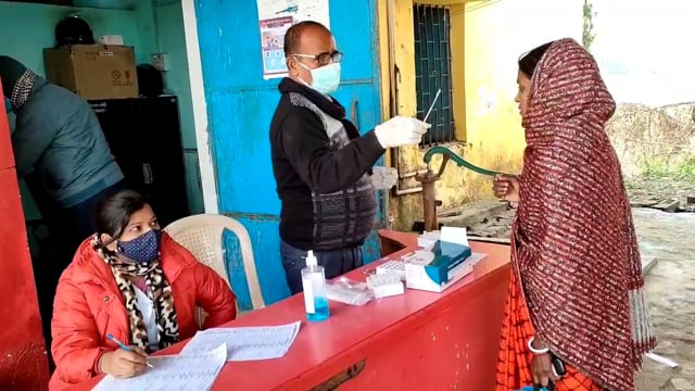 बिंद पीएचसी में शनिवार को लगाये गये कोरोना जांच शिविर में 90 लोगों का किया गया कोरोना जांच