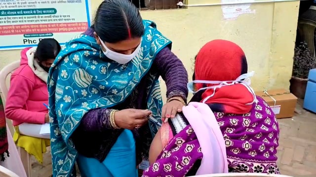 बिंद प्रखंड क्षेत्र के 213 महिला पुरूषों को लगाया गया कोरोना वैक्सीन, प्रभारी ने दी जानकारी