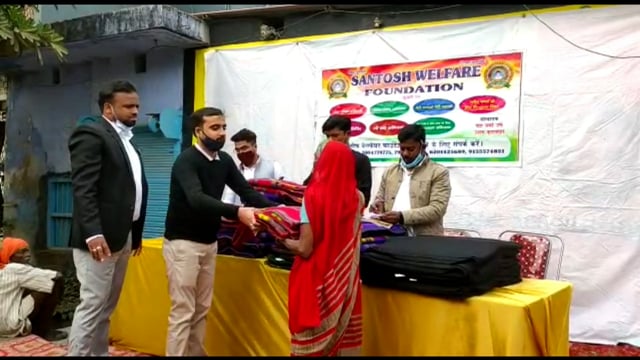 Gaya: संतोष वेलफेयर फाउंडेशन ने जरूरतमंदों को कंबल वितरण किया