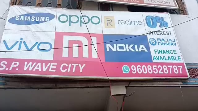 पटेल नगर स्थित दुकान में मोवाइल चोरी करते शातिर युवक की करतूत CCTV कैमरा में हुई कैद