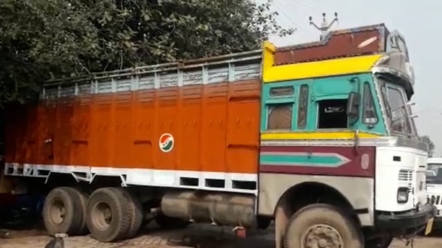 उत्पाद विभाग ने एरका चेकपोस्ट से पकड़ा 35 लाख का विदेशी शराब