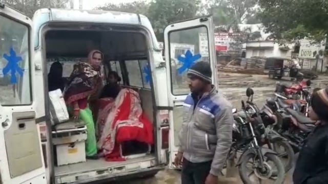 ठंड से बचाव के लिए आग ताप रही महिला झुलसी,सदर अस्पताल में चल रहा इलाज
