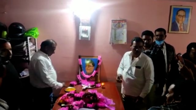 घुवारा के स्वारा हाउस में कांग्रेस कार्यकर्ताओं ने नेता सुभाषचन्द्र बोस की जयंती धूमधाम से मनाई।
