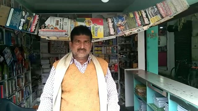 जमुई कचहरी चौक गुरुकुल पुस्तक भंडार से एक साइकिल चोरी हो गया लेकिन साइकिल चोर सीसीटीवी कैमरे में कैद हो गया