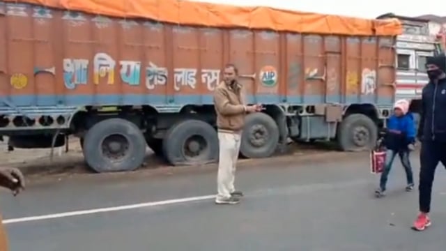 वाहन चेकिंग में वसूला गया 1500 रूपये  जुर्माना।