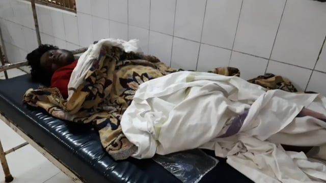 मदनपुर में सड़क पर करने के दौरान युवक को ट्रक ने मारी टक्कर,घायल अवस्था मे सदर अस्पताल में चल रहा इलाज