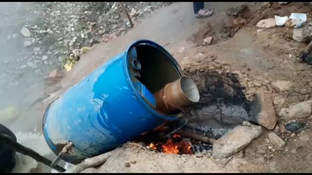 सिरदला प्रखंड के बुधुआ जंगल मे उत्पाद विभाग की टीम ने छापेमारी कर दर्जनों शराब की भट्टी को किया ध्वस्त