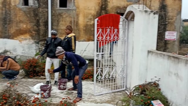 गणतंत्र दिवस को लेकर साफ-सफाई और रंग रोहन का कार्य।