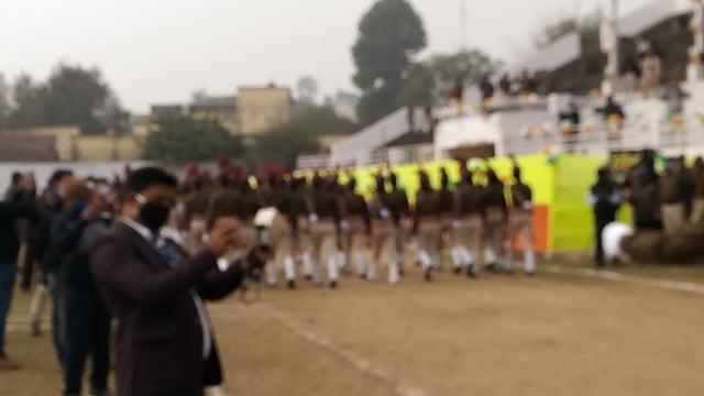 जमुई श्री कृष्ण सिंह स्टेडियम में कमांडर  सलामी देते हुए देखिए