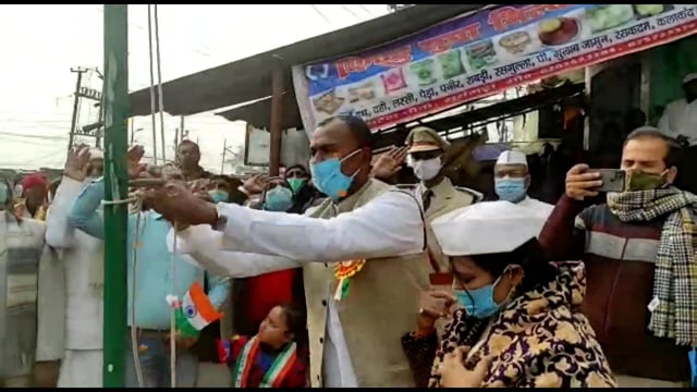  लखीसराय जिले के सूर्यगढ़ा पटेल चौक पर युवा समाजसेवी अमित पटेल के द्वारा किया गया झंडोत्तोलन