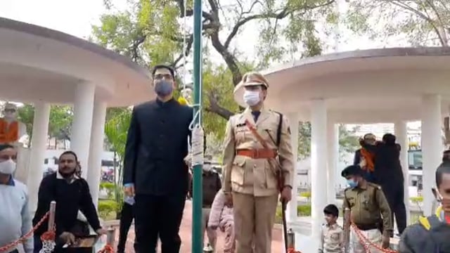 डीएम,एसपी,प्रभारी डीडीसी एवं एसडीएम ने अपने कार्यालय परिसर में किया ध्वजारोहण