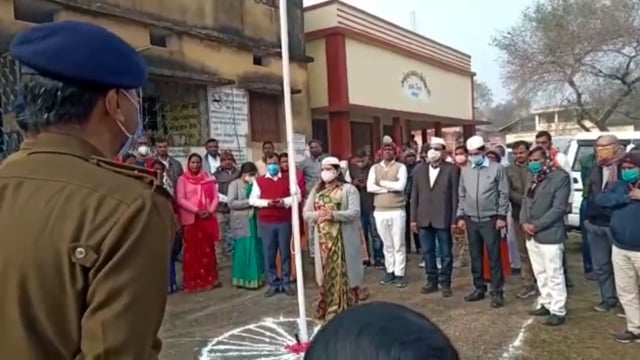 बाल विकास परियोजना कार्यालय में सीडीपीओ कुमारी बिंदु ने किया झंडोत्तोलन।