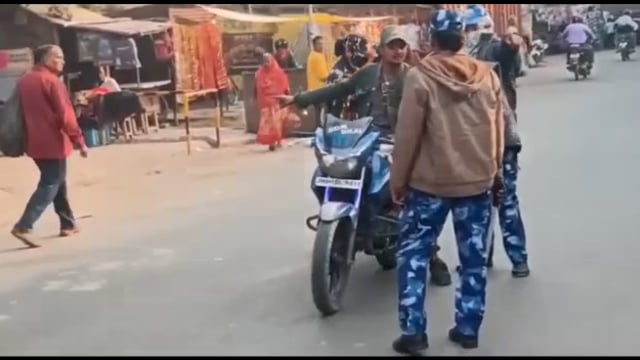 थाना गेट पर बोधगया में बाइक सवारों से वसूला गया ₹2000 जुर्माना, 12 बाइकों की हुई जांच