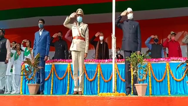 हिलसा अनुमण्डल मुख्यालय में शान से फहराया गया तिरंगा झंडा