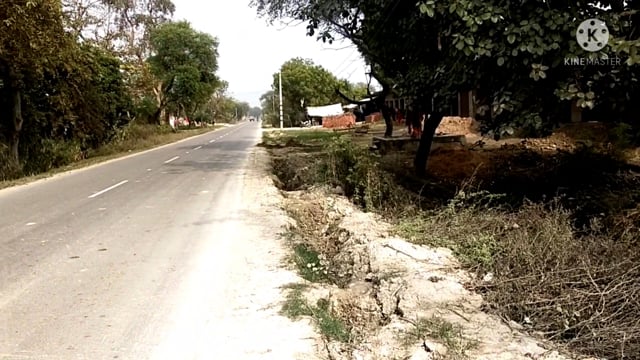 जियो कम्पनी की लापरवाहीसे रोड़ किनारे बने गड्ढे बन रहे जानलेवा राहगीर आये दिन हो रहे चोटिल ठेकेदार नदारत, 