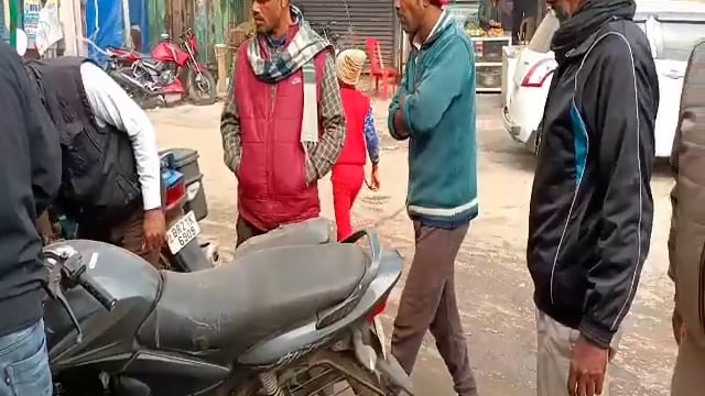 हिलसा शहर के योगीपुर मोड़ के समीप से लाबारिस बाइक पुलिस ने किया बरामद