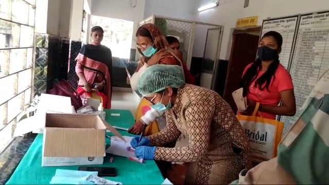नूरसराय प्राथमिक स्वास्थ्य केंद्र में रैपिड एंटीजन किट से 50 लोगों को किया गया कोरोना जांच