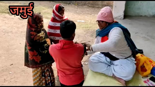 बरअट्टा गांव के पुस्तकालय में दिया गया कोविड-19 का सुई।