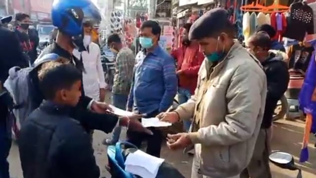 शहर के किरण चौक पर नगर थाने की पुलिस ने चलाया चेकिंग अभियान।