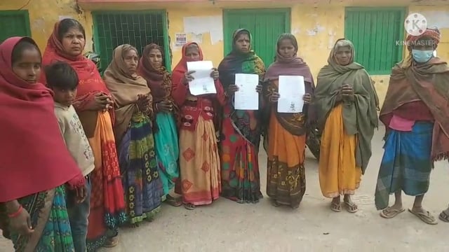 कारे गांव के महादलित परिवार ने अंचलाधिकारी से किया रहने हेतु जमीन का मांग