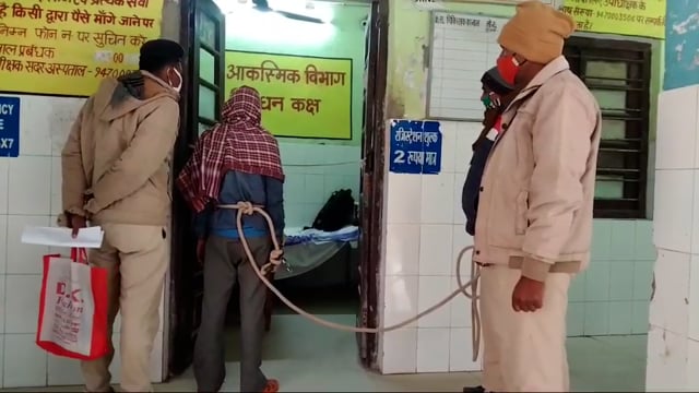 नूरसराय थाना पुलिस ने अवैध शराब के खिलाफ फरार अभियुक्त को आता अतराम चक गांव से गिरफ्तार कर मकान को किया सील