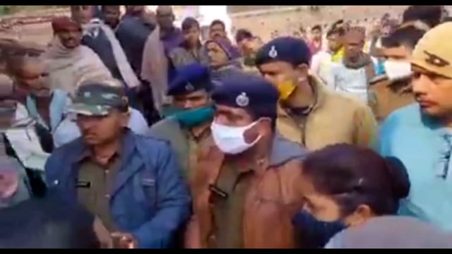 लखीसराय जिले के चर्चित समरजीत हत्याकांड के आरोपी बादल कुमार के घर की गई कुर्की