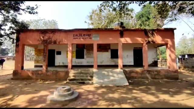 जमुई के चकाई प्रखंड के उत्क्रमित मध्य विद्यालय नावाडीह स्कूल का तालातोड़कर चोरो ने चावल और कुर्सी की चोरी