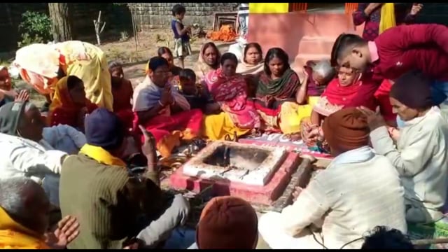 गुलाब नगर में वेद माता गायत्री प्रजापीठ में श्रद्धालुओं ने किया हवन कार्यक्रम का आयोजन