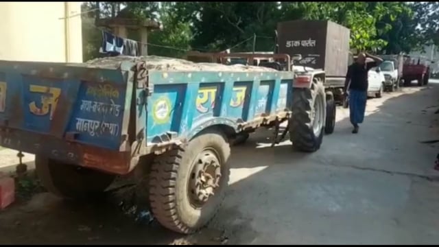 घाटों से बोधगया थाना की पुलिस ने बगैर चालान के बालू लोड दो ट्रैक्टर को किया जब्त