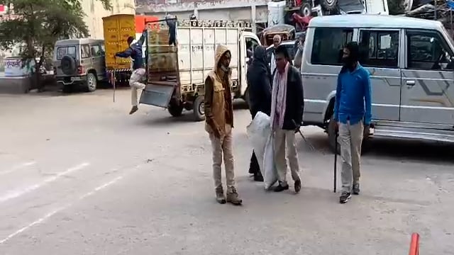 हिलसा के गन्नीपुर में पुलिस ने छापामारी कर चार लीटर देशी शराब को किया बरामद